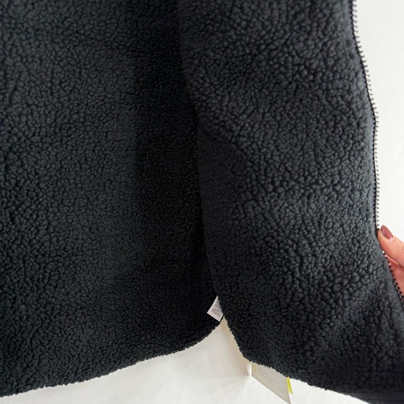 NWT Men’s All In Motion Black Sherpa Lined Puffer Vest, size S - Picture 9 of 10